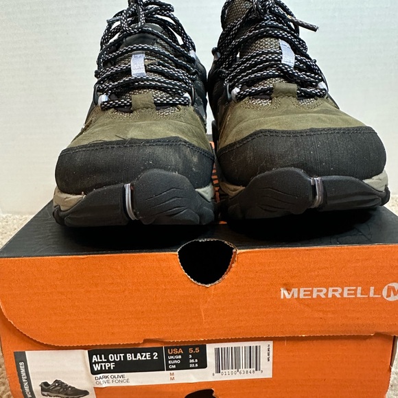 New in Box Merrell Green and Black Hiking Trail shoes, size 5.5 - Picture 3 of 7